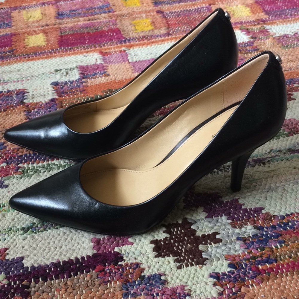 Classic black heels - new!